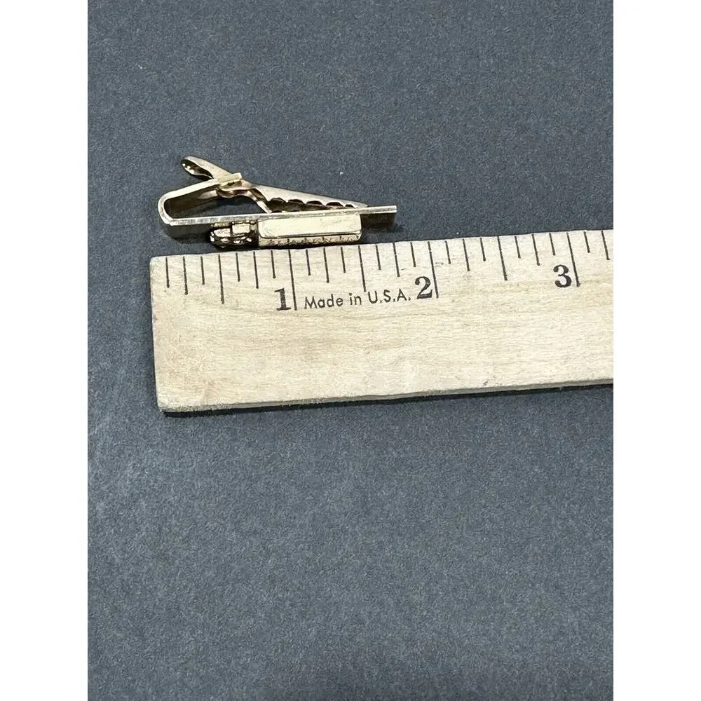 Unbranded vintage tie